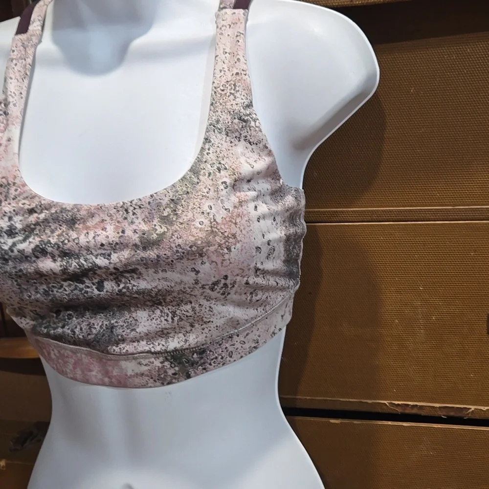 LULULEMON ENERGY BRA SUGAR CRUSH SIZE 8. #7017 - Picture 4 of 10
